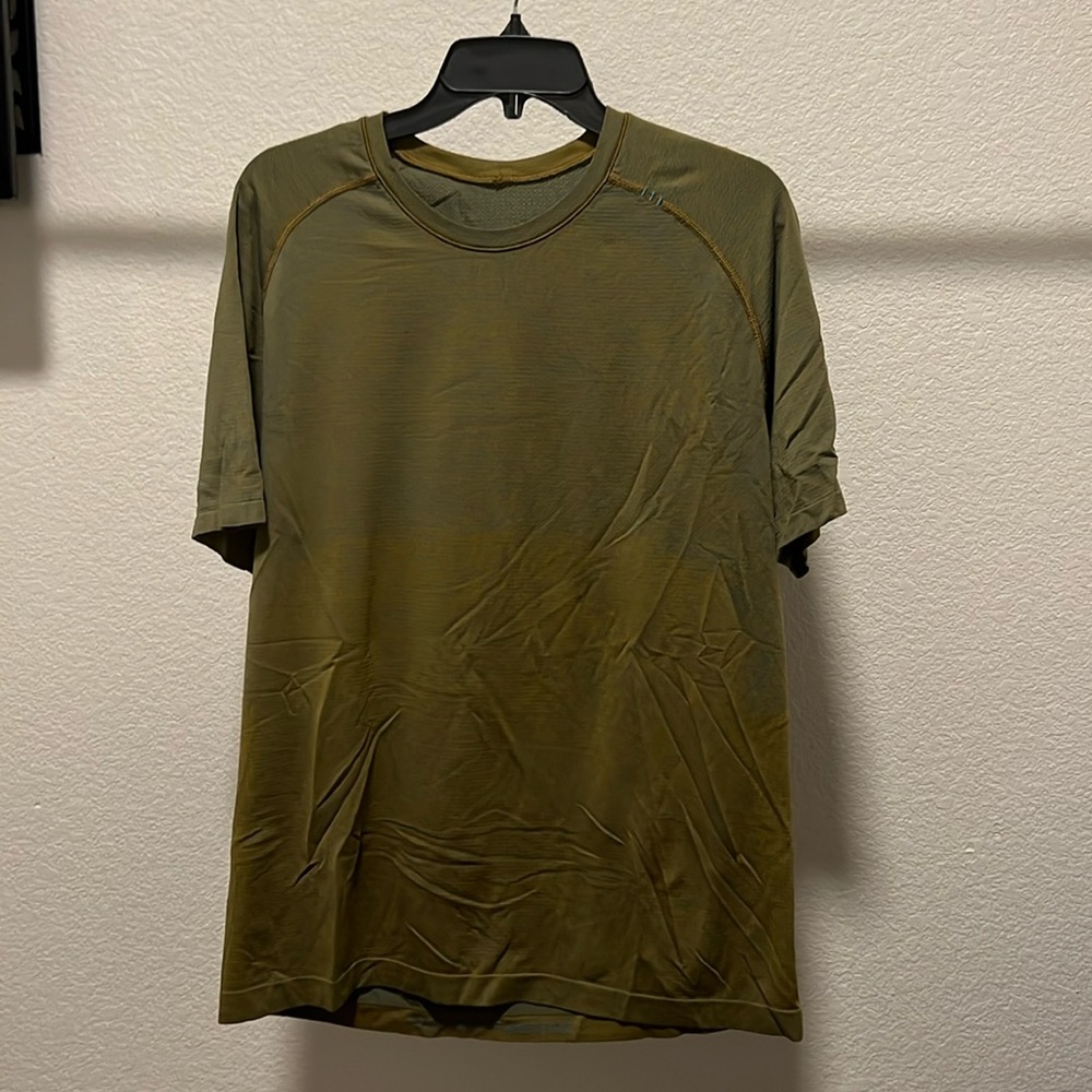 Lululemon stretchy workout shirt